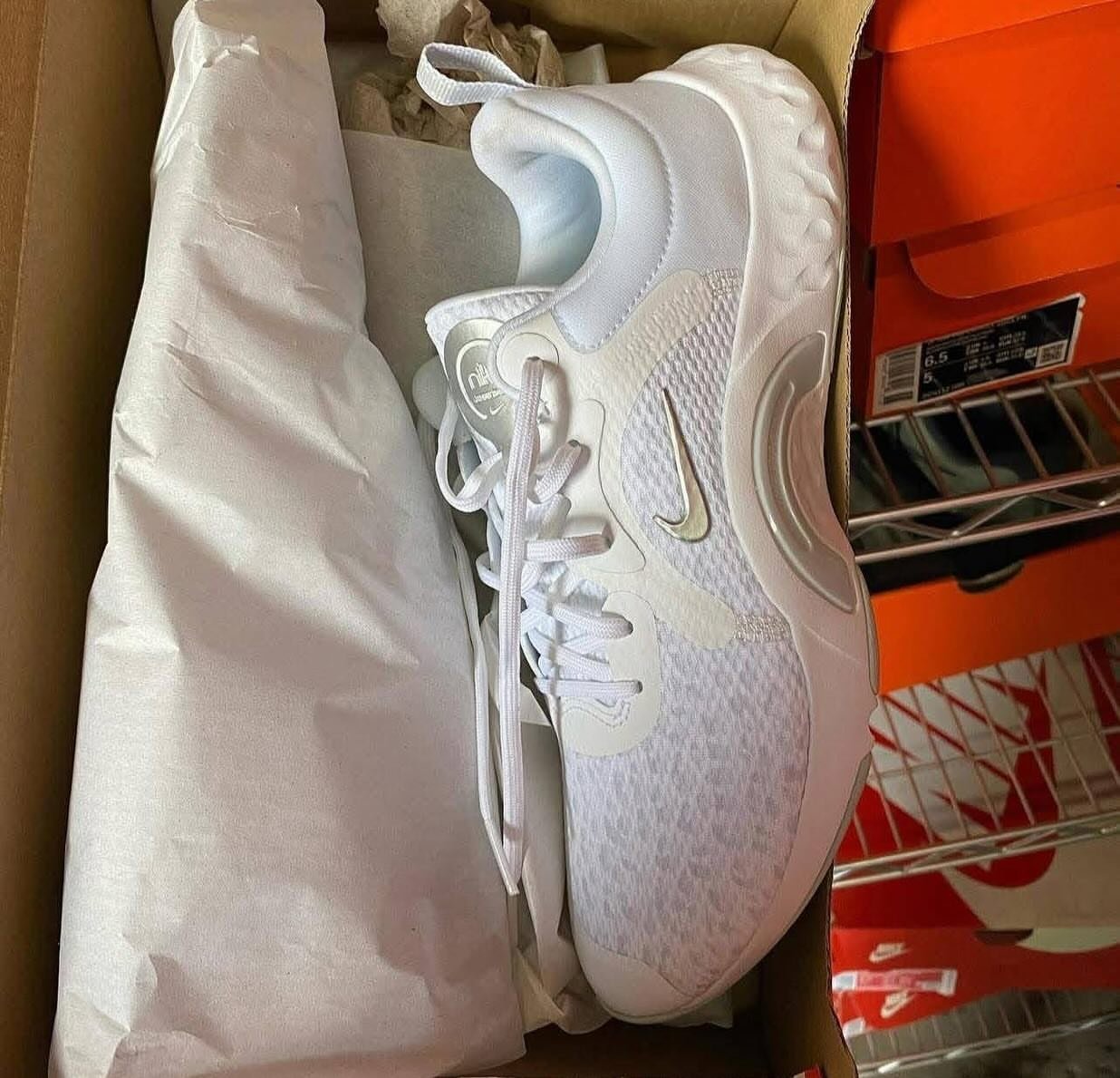 1000419882.jpg Nike shoes 👟 pallets - Image 1